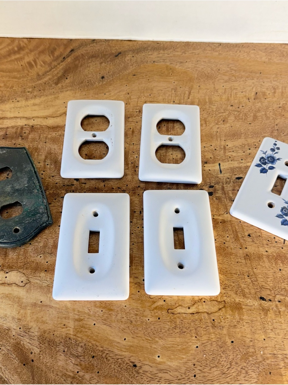 5 White Porcelain Double Plug Outlets Light switch Cover Plates + 1 Metal Plug